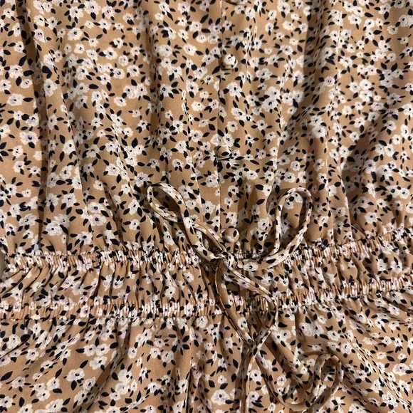 Boutique Floral Tan Sleeveless Top - Picture 3 of 6